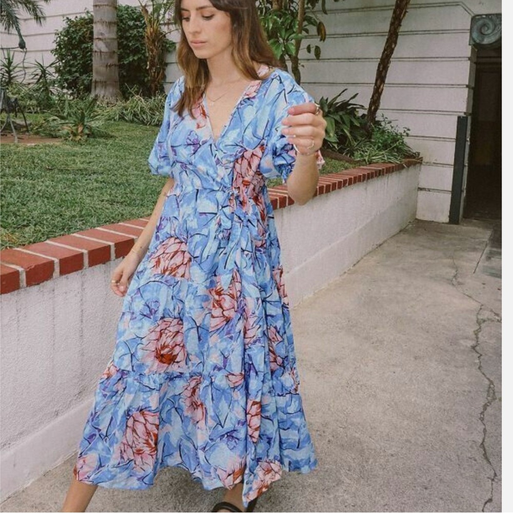 UO Giovanna Garden Floral Wrap Midi Dress Urban Outfitters Summer Smocked Small